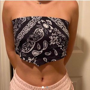 Super cute bandana crop top!!✨